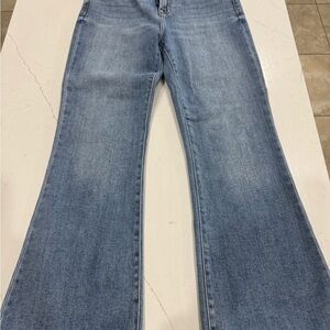 Women's Cropped Blue Jeans